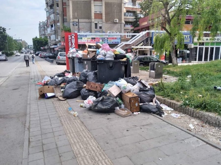 Kaosi me mbeturina në Prishtinë, reagojnë nga komuna