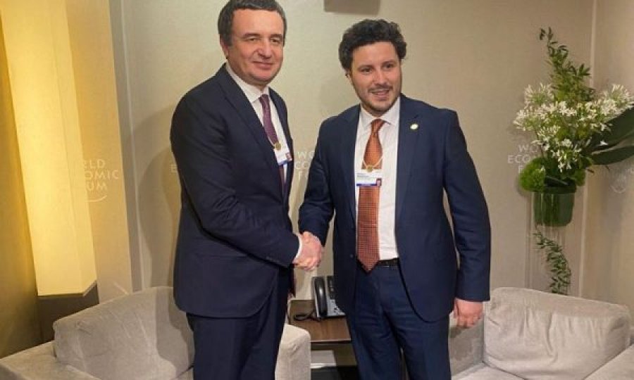 Kurti e Abazoviq diskutojnë për rrugët Deçan-Plavë dhe Pejë-Rozhajë