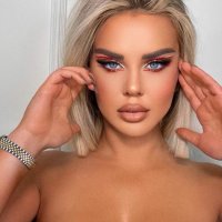 Kejvina vjen tejet joshëse në bikini