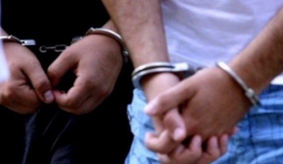 U përleshën mes vete në një kafiteri në Han të Elezit, arrestohen dy persona