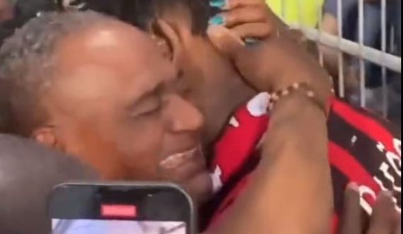 Lot gëzimi të Leaos me familjarët e tij pasi e fitoi titullin e kampionit me Milanin