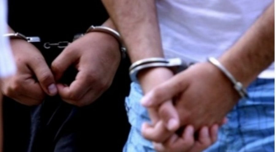 U përleshën mes vete në një kafiteri në Han të Elezit, arrestohen dy persona