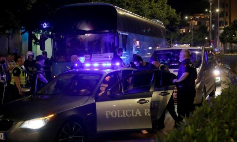 Pas përleshjeve në Tiranë, arrestohen tifozët e dhunshëm