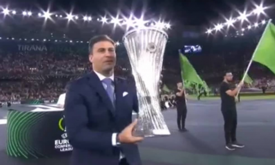 Cana e prezanton trofeun në “Air Albania Stadium”, fillon finalja historike mes Romës dhe Feyenoordit