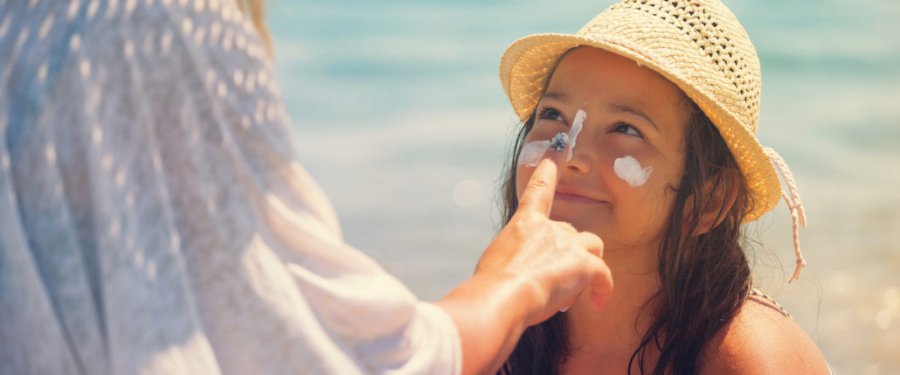 Gjashtë mënyra të thjeshta për të mbrojtur lëkurën tuaj nga dielli