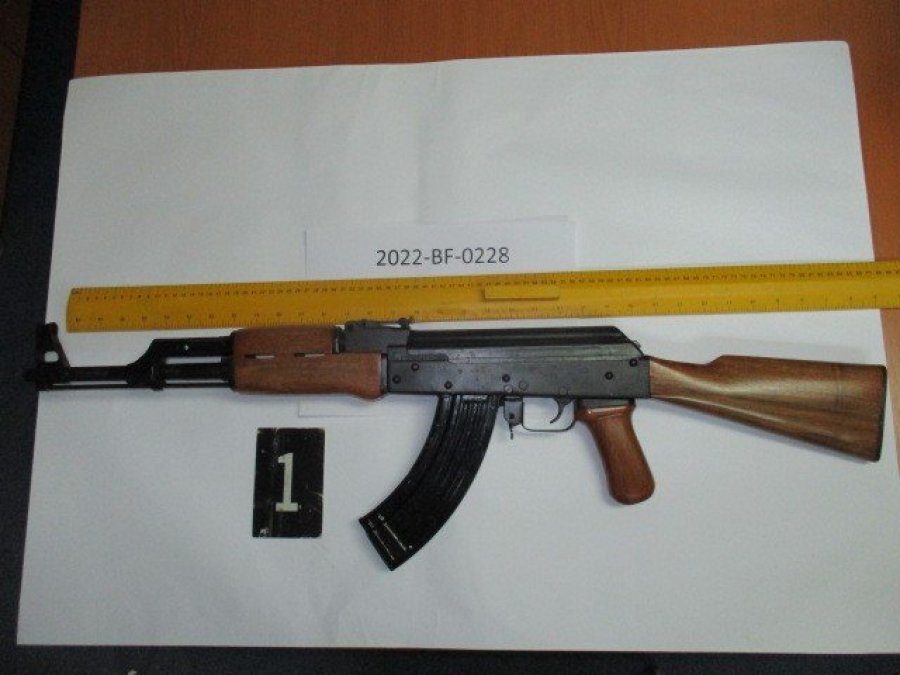 Policia sekuestrohen dy armë, një në Skenderaj e një në Vushtrri
