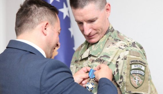 Mehaj pret në takim lamtumirës Gjeneralin amerikan John Maier