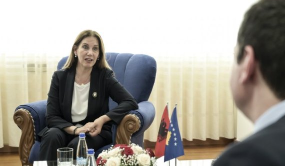 Pas takimit me kryetarët e komunave, Ministrja e Turizmit të Shqipërisë takohet edhe me Kurtin
