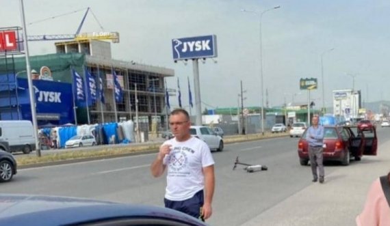 Aksident në magjistralen Prishtinë-Fushë Kosovë mes veturës dhe trotinetës