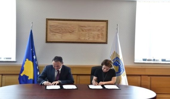 Gërvalla nënshkruan me shefin e AKI-së: A do t’ia verifikojë ambasadorët tash e mbas?