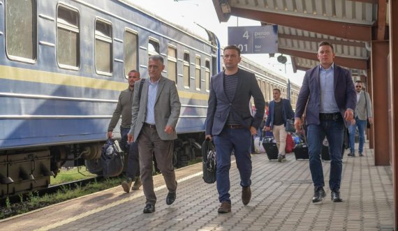 Edhe një politikan shqiptar arrin në Ukrainë