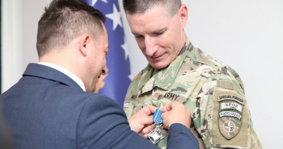 Mehaj pret në takim lamtumirës Gjeneralin amerikan John Maier