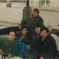 Fotografi e rrallë e vitit 1996, Fehmi Lladrovci, Ilaz Kodra e Sami Lushtaku në grevë në Bonn të Gjermanisë