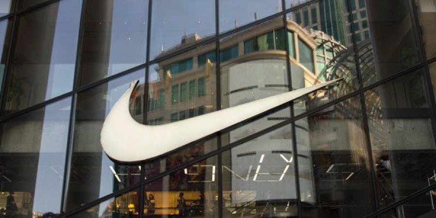 Nike largohet nga Rusia e Airbnb nga Kina