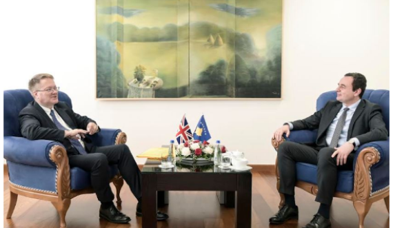 Ambasadori britanik i shkon Kurtit në vizitë