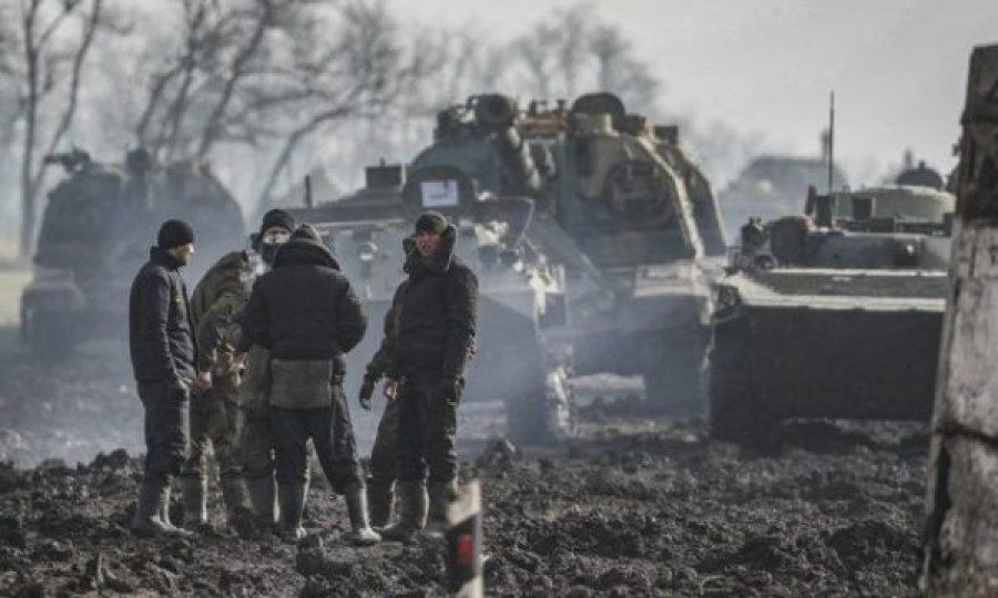 Rusët avancojnë në qytetin verilindor të Ukrainës, kreu i ushtrisë: Po përpiqen ta rrethojnë