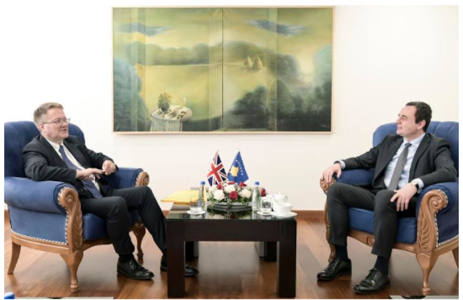 Ambasadori britanik i shkon Kurtit në vizitë