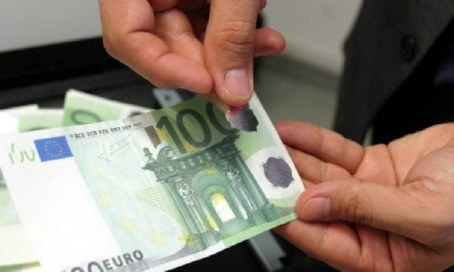 Oferta për blerjen e parave falso, flasin ekonomistët
