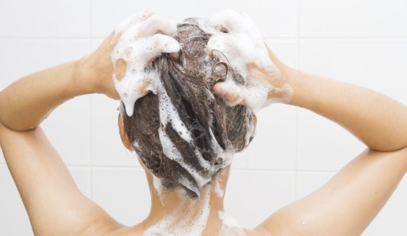 Nëse shampo përmban këtë përbërës mos bëni gabim që ta bleni