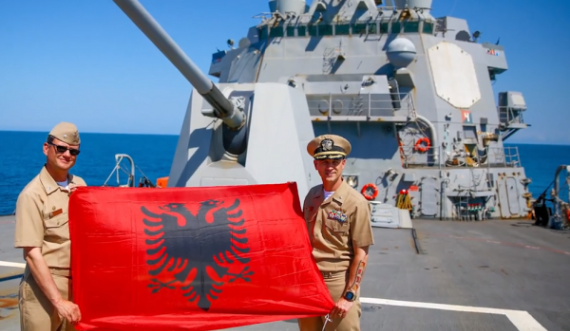 Anija luftarake amerikane në brigjet e Durrësit: Ky ishte qëllimi i vizitës