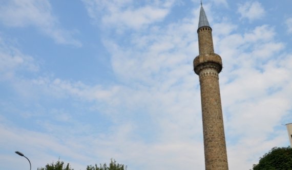 Vidhen gjësende me vlerë në një xhami në Prizren
