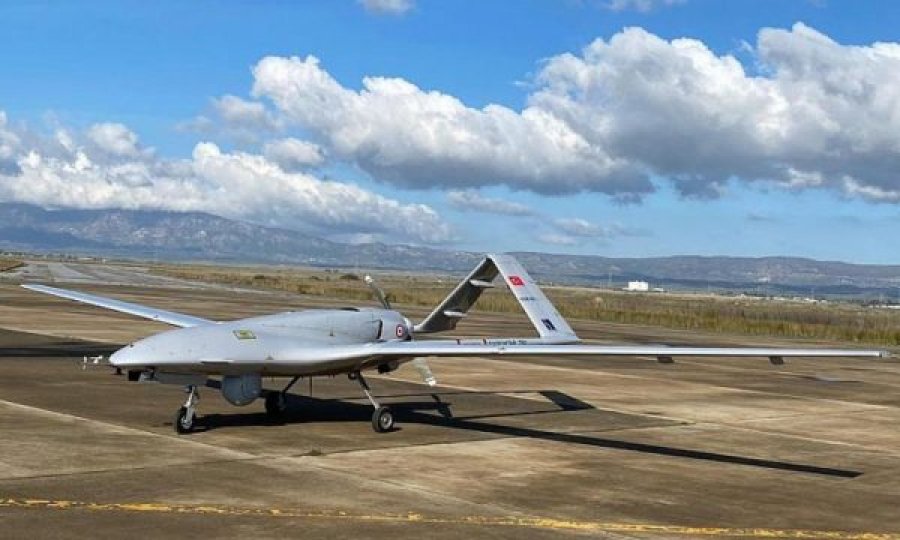 Dronët turq Bayraktar, pse ukrainasit u këndojnë këngës?