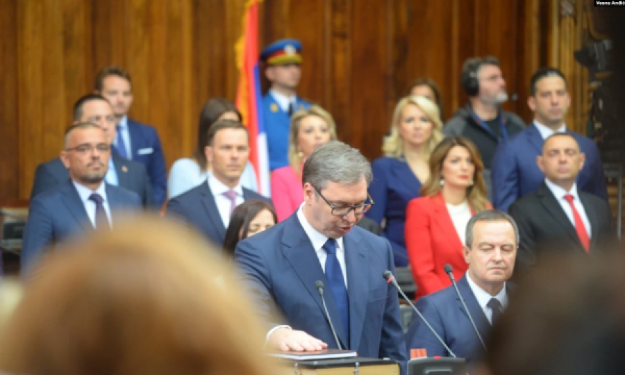 Janjiq: Vuçiq mund të betohet se do ta ruajë Kosovën si pjesë të Serbisë por në realitet s’mund ta zbatojë