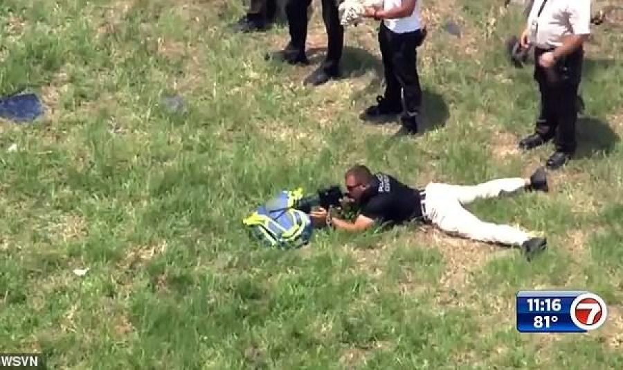 Snajperët mbrojnë zhytësit nga aligatorët