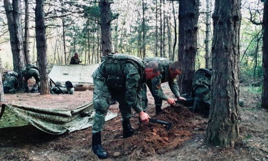 Armend Mehaj publikon disa fotografi mahnitëse: Kështu ushtrojnë kadetët e vitit të parë të FSK-së