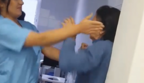 Çnjerëzore, del një video e motrave medicinale duke rrahur një paciente diku në Pejë