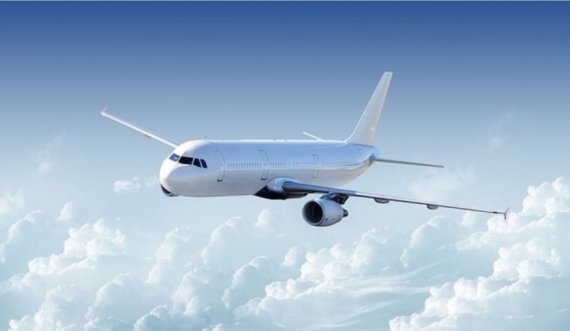 “Udhëtari i kohës” paralajmëron se avioni do të zhduket ndërsa fluturon mbi “Trekëndëshin e Bermudës” në ditën e Vitit të Ri
