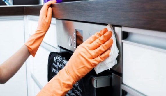 Sekreti për të hequr shenjat e gishtërinjve nga pajisjet e kuzhinës, nuk ju duhet asnjë detergjent
