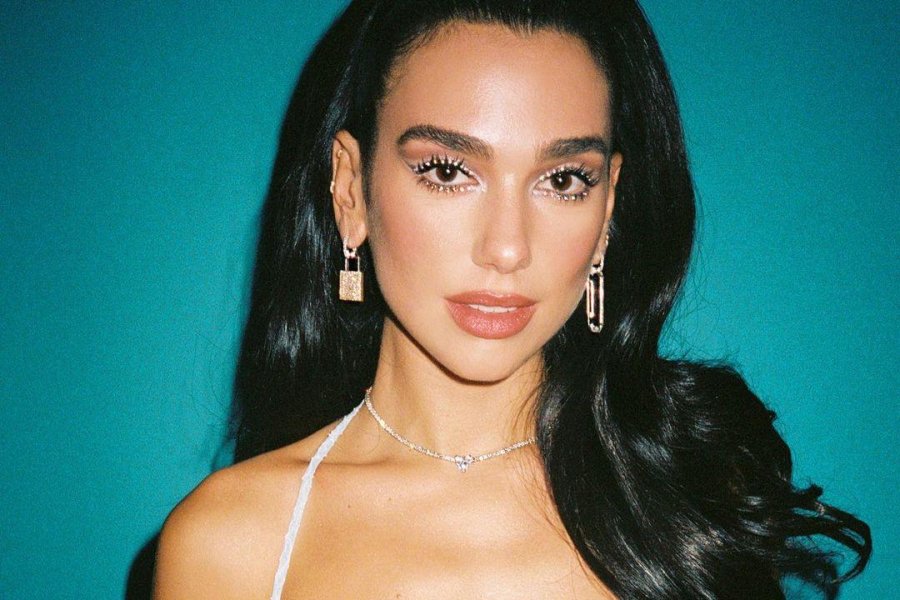  Dua Lipa poston fotografi pa grim, befason me bukurinë natyrale