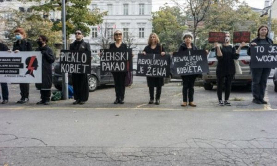 “Gratë në të Zeza” apel Serbisë të mos pengoj anëtarësimin e Kosovës në organizatat ndërkombëtare