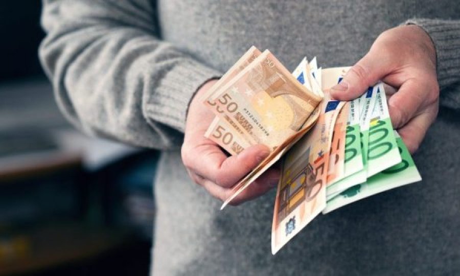 Qeverisë së Kosovës po i kërkohen nga 50 ose 100 euro edhe për këtë sektor në Kosovë