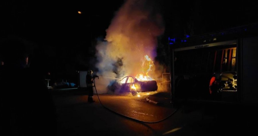 Serbit në Zubin Potok i djeget vetura me targa RKS në tre të mëngjesit