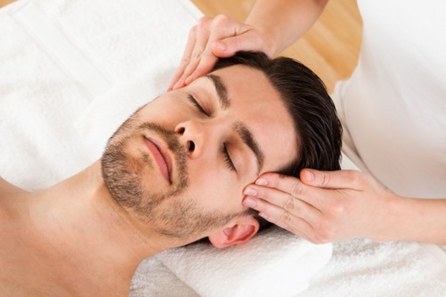 Ky masazh ju qetëson dhimbjen e kokës në 3 minuta