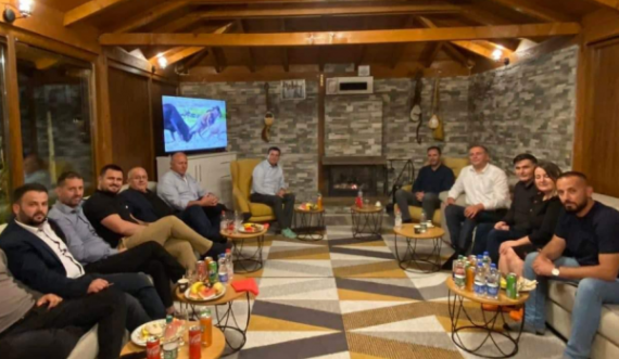 Konjufca e viziton Agim Bahtirin, të cilin e quante akademik
