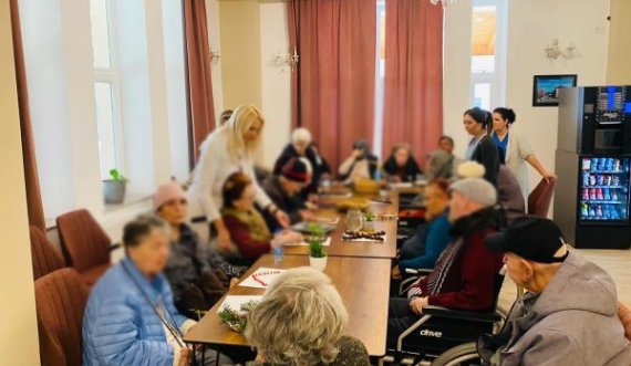 Qendra ku u rrah e moshuara vazhdon punën, ja sa të moshuar janë aty