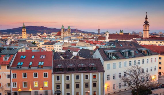 Linz anuloi festën e Vitit të Ri për shkak të Covid-19