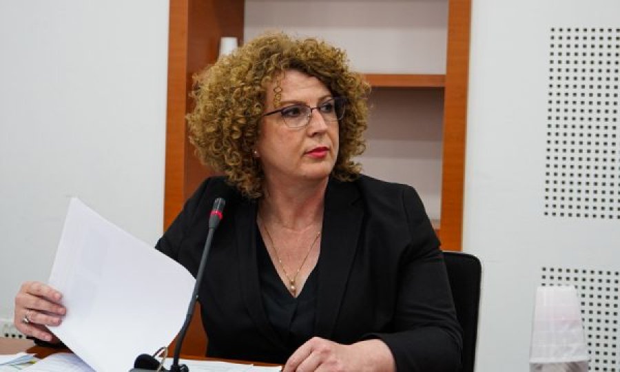 Ministrja Hajdari në Shqipëri, anulohet seanca për aksidentin ku e shkeli një fëmijë me veturë