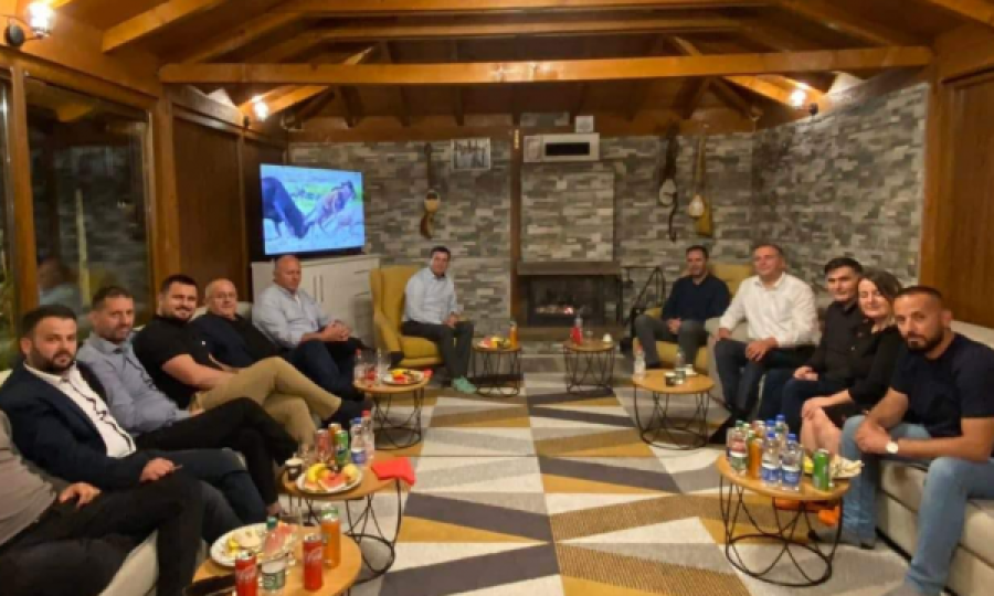 Konjufca e viziton Agim Bahtirin, të cilin e quante akademik