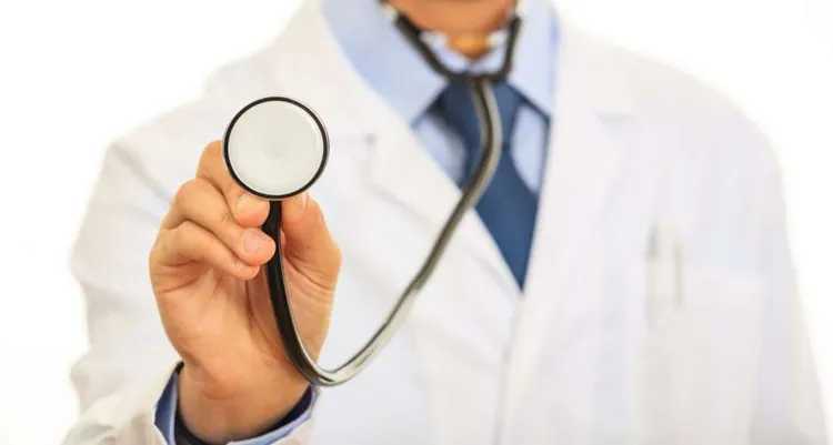 Përse ikin mjekët? Raporti: 92% e studentëve të mjekësisë kërkojnë të emigrojnë
