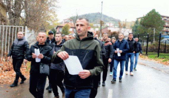 Raportohet se  rreth 300 policë në Veri sot dorëzuan dorëheqjet!