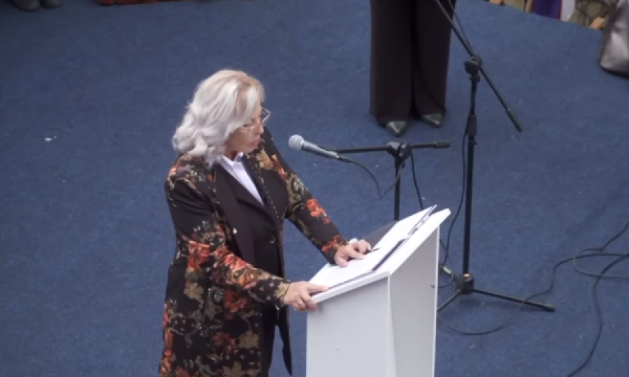 Stefanoviq mban fjalim në tubimin e serbëve në Mitrovicë: Ne vendosëm unanimisht të largohemi