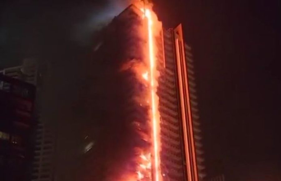 Zjarri masiv godet rrokaqiellin 35-katësh të Dubait pranë kompleksit Burj Khalifa