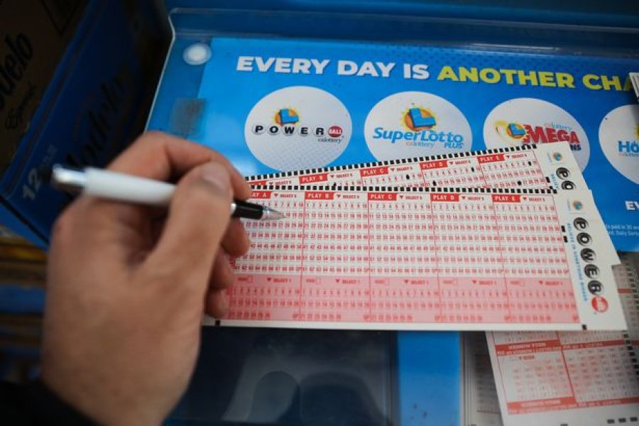 Çmimi i lotarisë shkon në rekord ndërsa miliona presin shortin e radhës