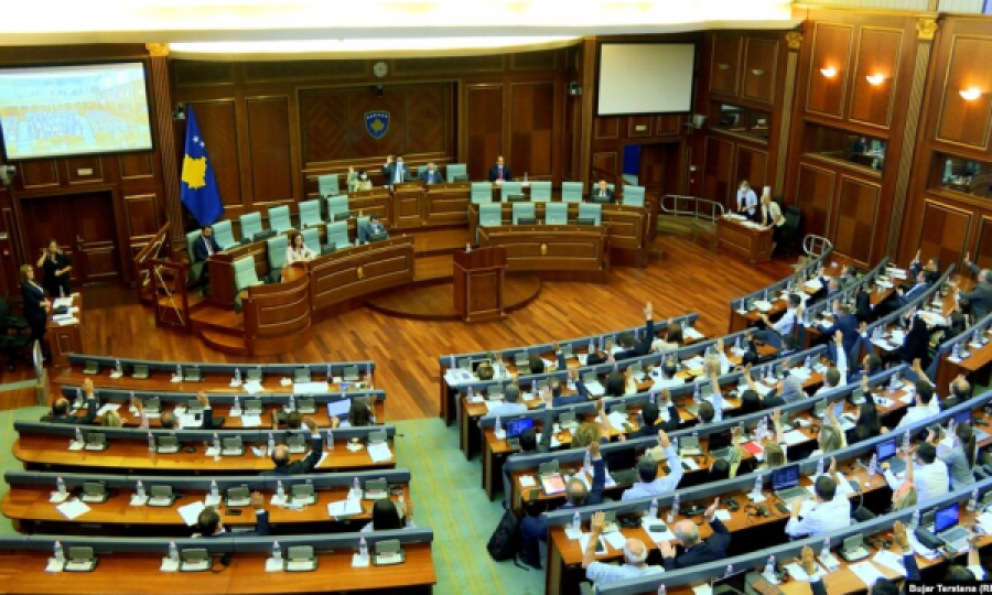 “Hiqma mëditjen lirisht”, Hisen Berisha nervozohet dhe lëshon sallën e Kuvendit