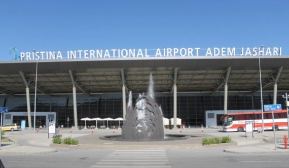 Në Aeroportin e Prishtinës rrihen disa persona mes vete