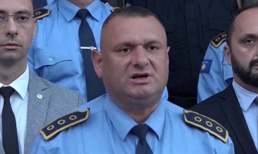Polici i suspenduar në Mitrovicën Veriore: Nder i madh është kur shteti dhe Vuçiqi të radhisin në mesin e të famshmëve